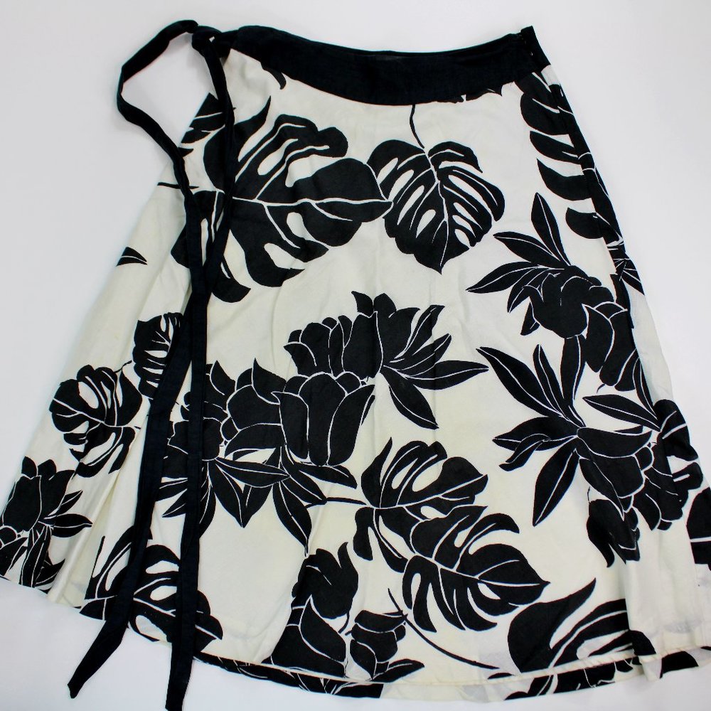 White House Black Market Womens Floral Print Skirt Size 0 Maxi Black and White